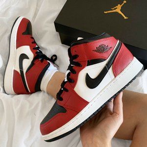 Air Jordan 1 Mid Chicago Black Toe Bred 7/7.5W